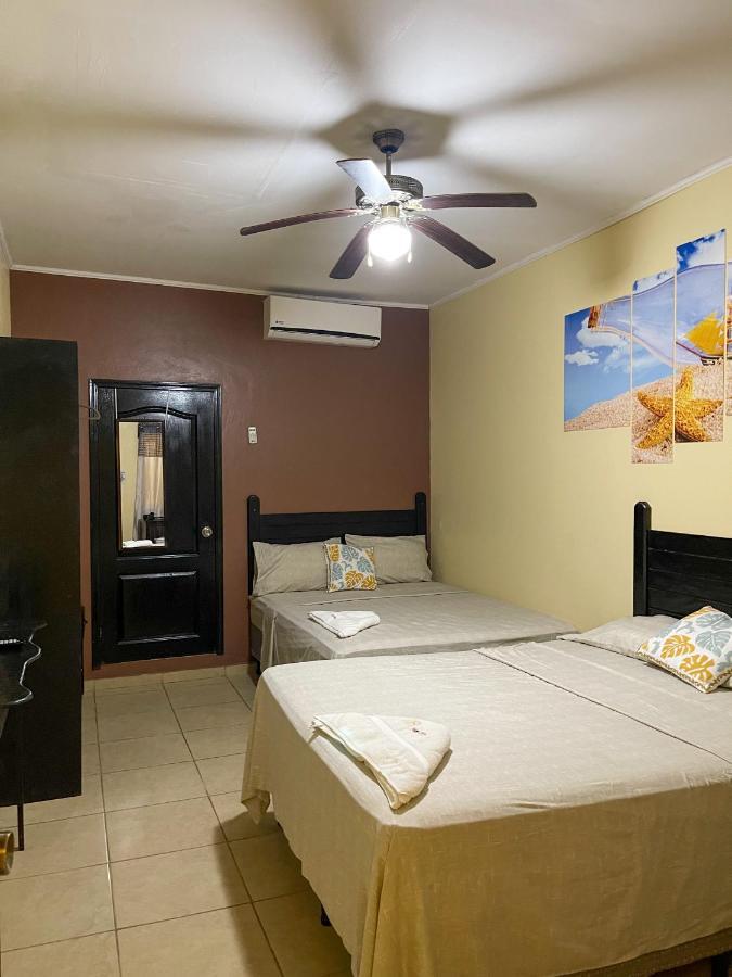 B Aparts Hotel Coxen Hole Exterior foto