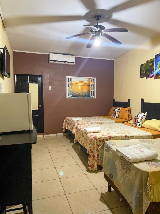 B Aparts Hotel Coxen Hole Exterior foto