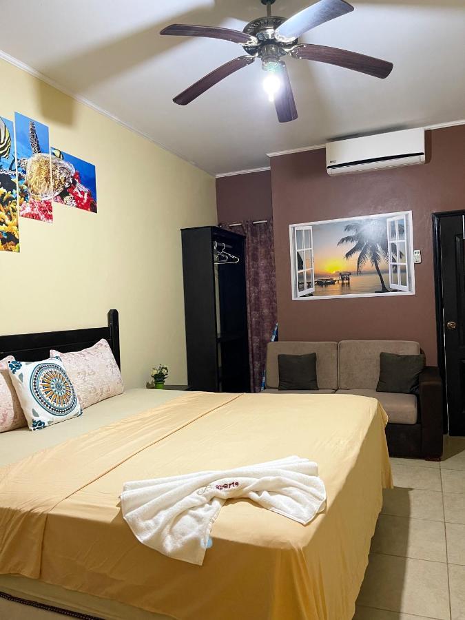 B Aparts Hotel Coxen Hole Exterior foto