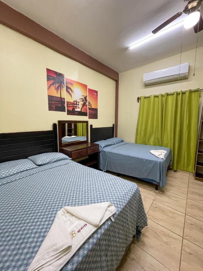 B Aparts Hotel Coxen Hole Exterior foto