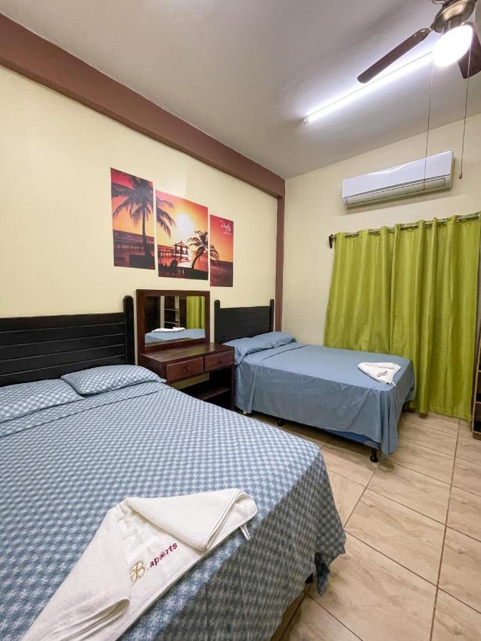 B Aparts Hotel Coxen Hole Exterior foto
