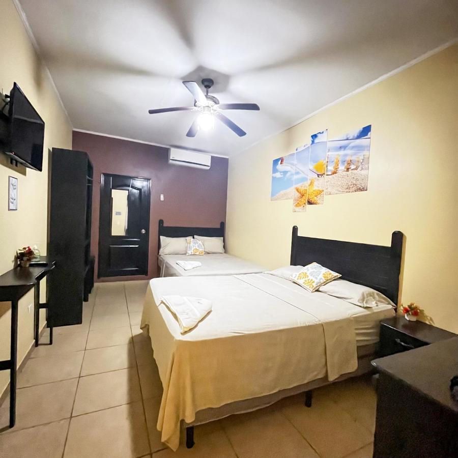 B Aparts Hotel Coxen Hole Exterior foto