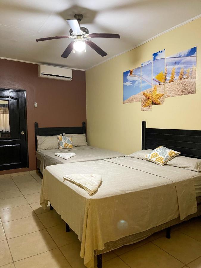 B Aparts Hotel Coxen Hole Exterior foto