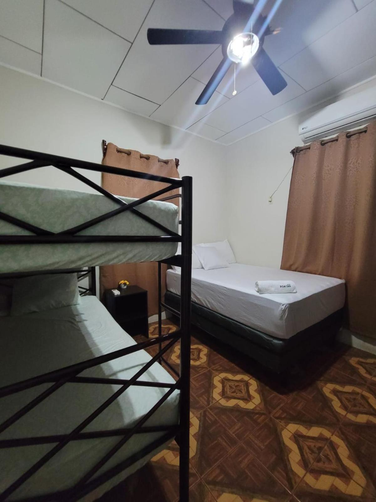 B Aparts Hotel Coxen Hole Exterior foto