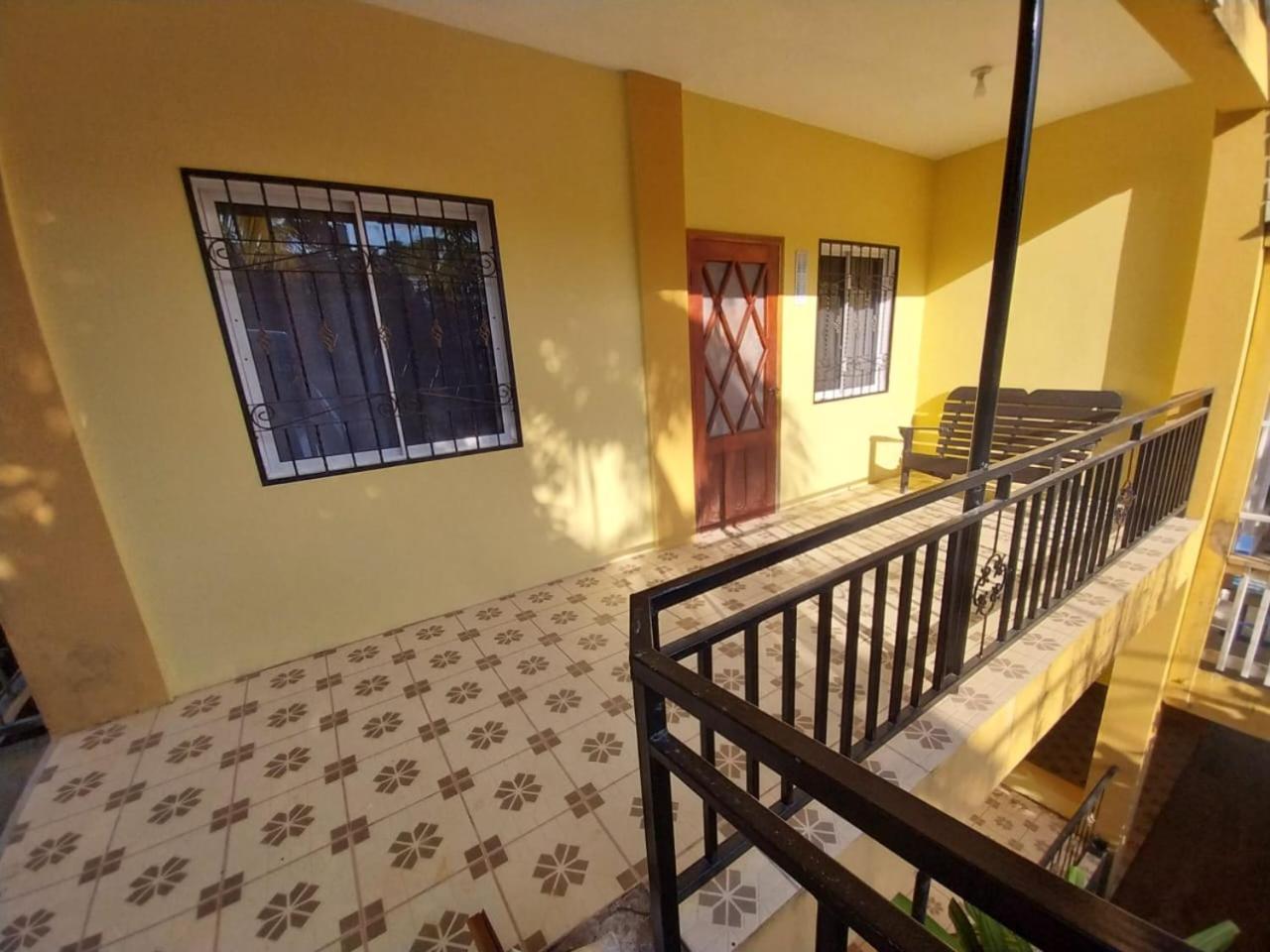 B Aparts Hotel Coxen Hole Exterior foto