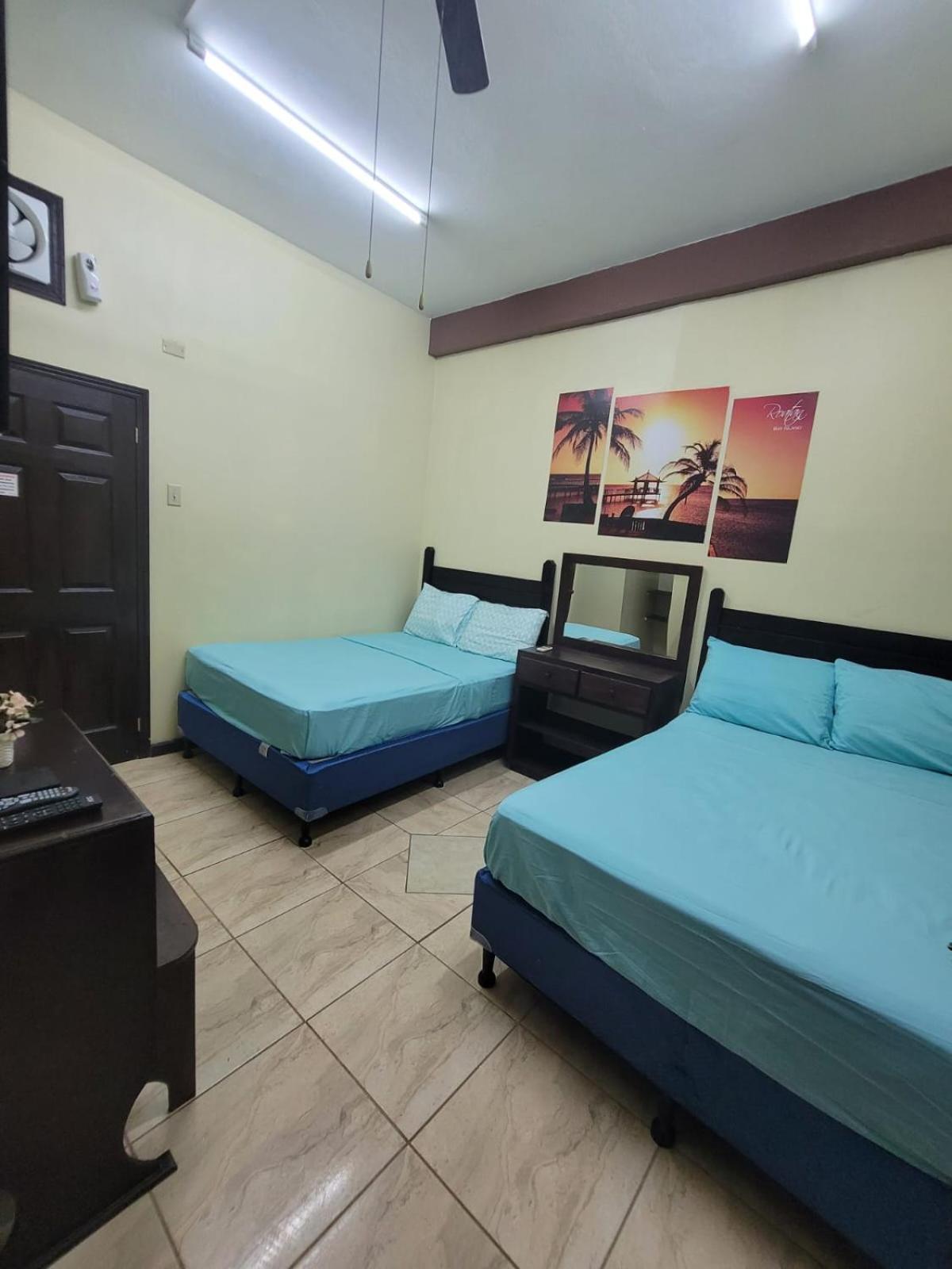 B Aparts Hotel Coxen Hole Exterior foto