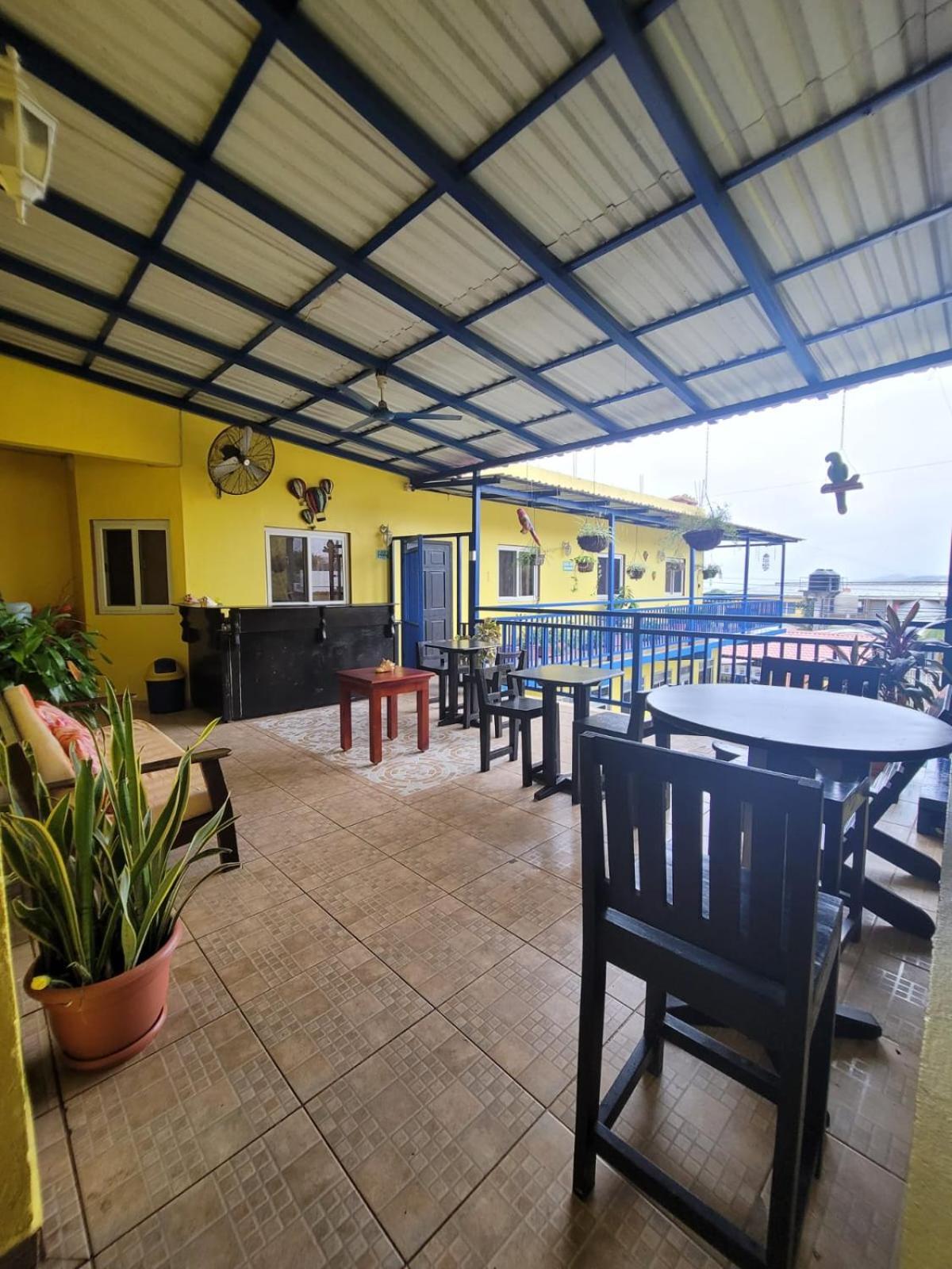 B Aparts Hotel Coxen Hole Exterior foto