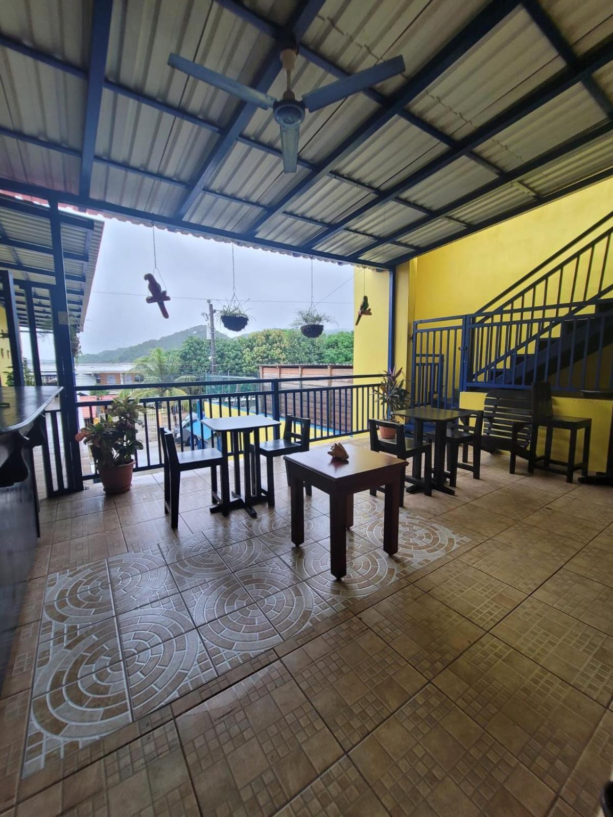 B Aparts Hotel Coxen Hole Exterior foto